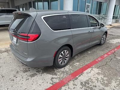 Used 2022 Chrysler Pacifica - photo 1