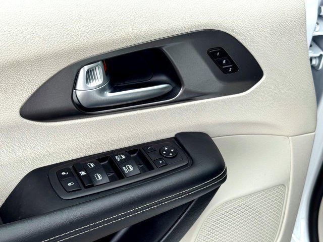 Used 2024 Chrysler Pacifica - photo 17