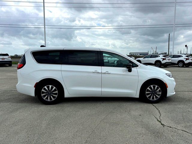 Used 2024 Chrysler Pacifica - photo 8