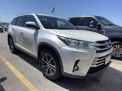 Used 2019 Toyota Highlander - photo 1