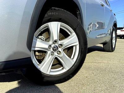 Used 2022 Toyota Highlander - photo 1