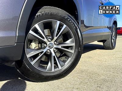 Used 2019 Toyota Highlander LE for sale #F250179A - photo 2