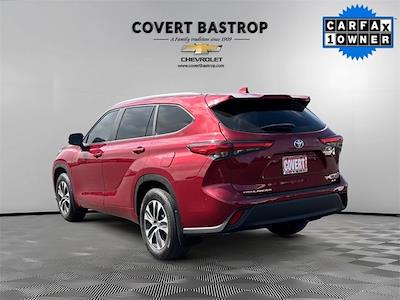 Used 2023 Toyota Highlander XLE for sale #FM5136 - photo 2