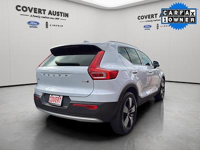 Used 2022 Volvo XC40 - photo 1