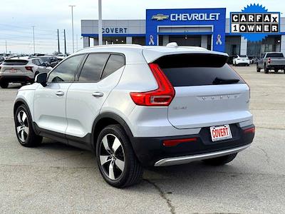 Used 2022 Volvo XC40 - photo 1