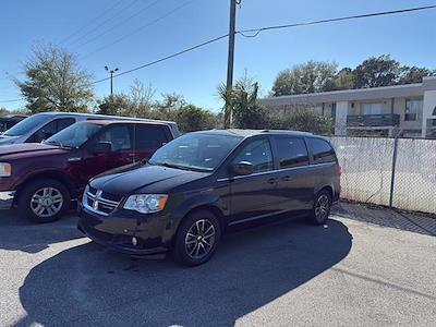Used 2017 Dodge Grand Caravan - photo 1