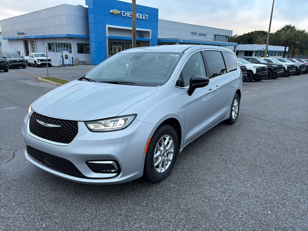 Used 2024 Chrysler Pacifica - photo 6