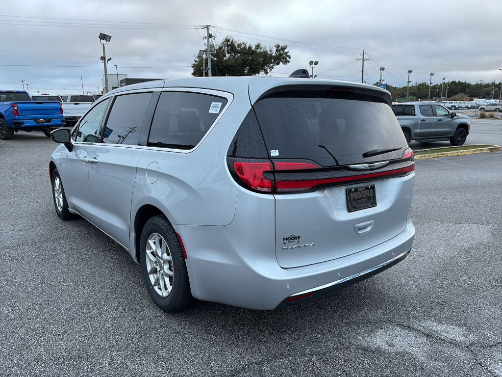 Used 2024 Chrysler Pacifica - photo 8