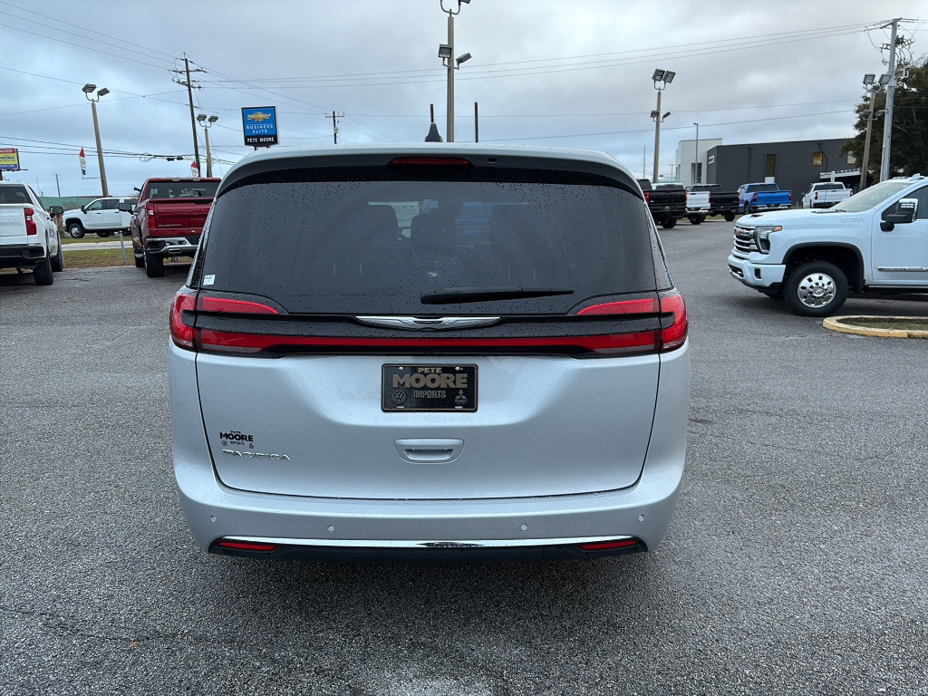 Used 2024 Chrysler Pacifica - photo 9