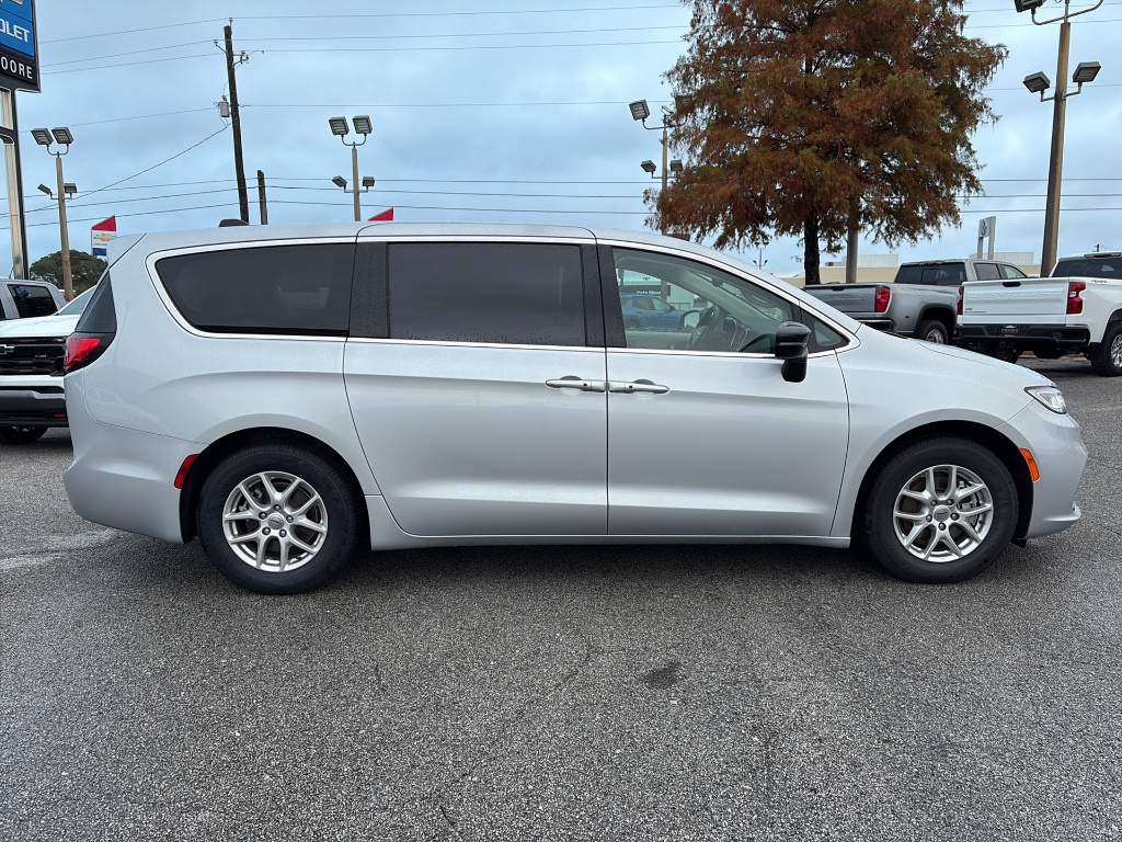 Used 2024 Chrysler Pacifica - photo 10