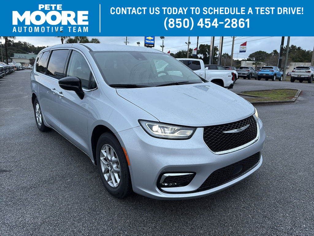 Used 2024 Chrysler Pacifica - photo 1