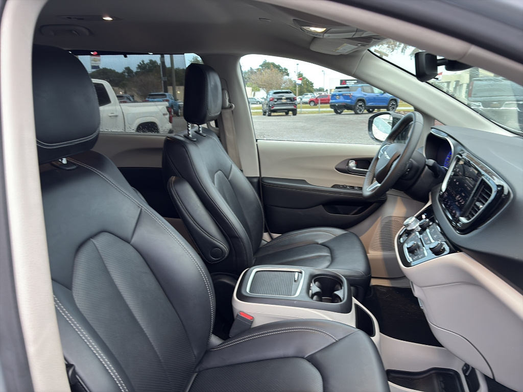 Used 2024 Chrysler Pacifica - photo 11