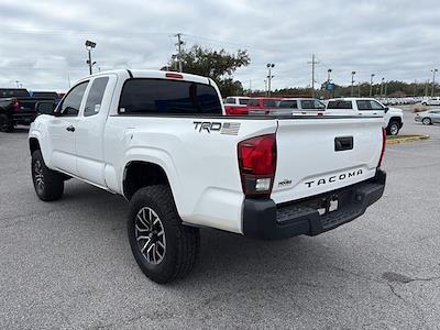 Used 2018 Toyota Tacoma - photo 1