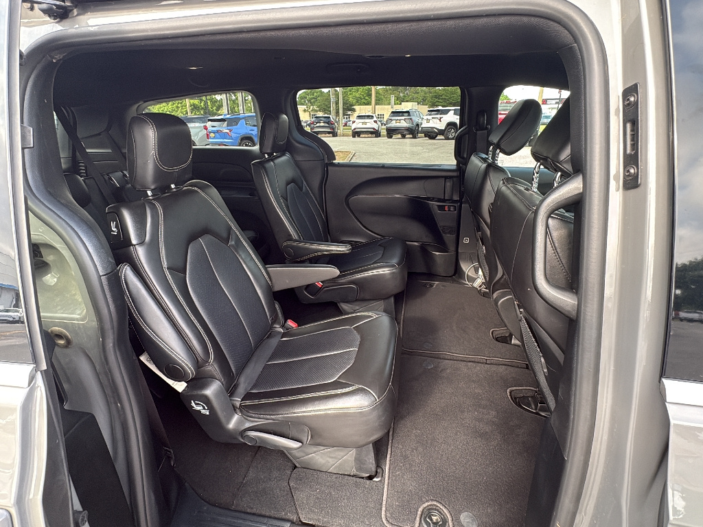Used 2025 Chrysler Pacifica - photo 17