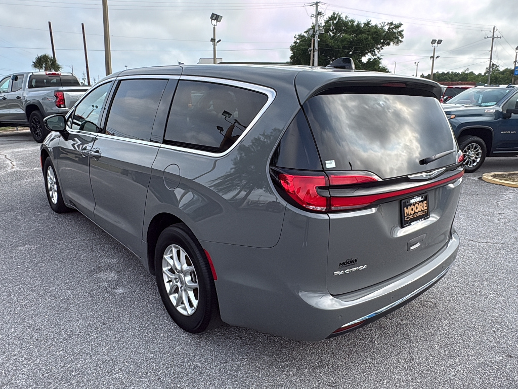 Used 2025 Chrysler Pacifica - photo 8