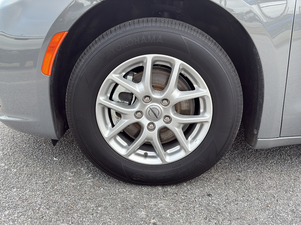 Used 2025 Chrysler Pacifica - photo 11