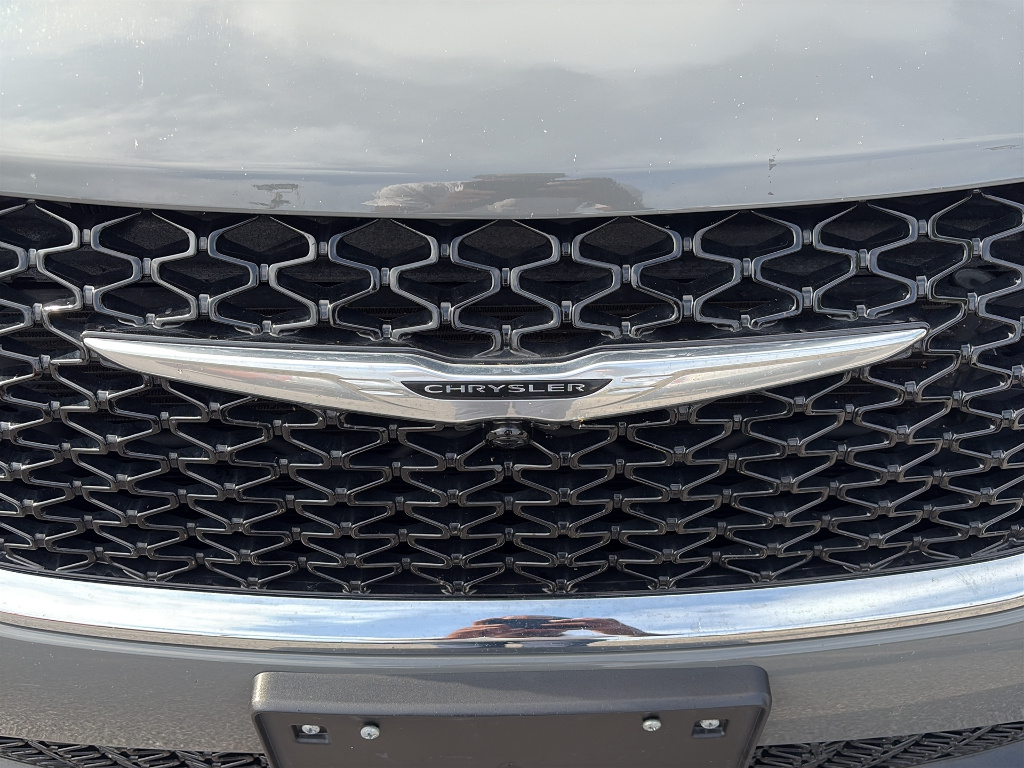 Used 2025 Chrysler Pacifica - photo 13