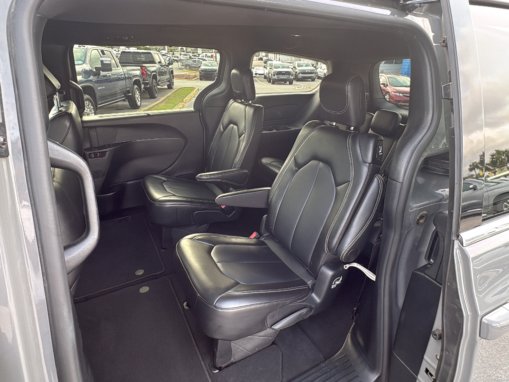 Used 2025 Chrysler Pacifica - photo 19