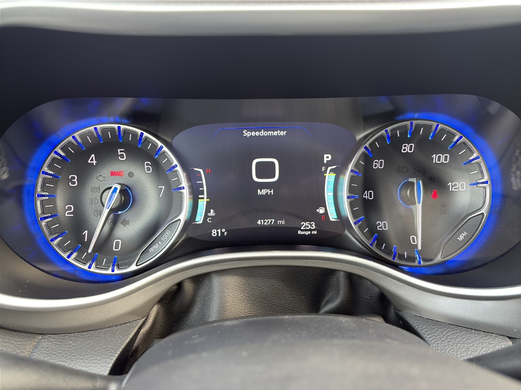 Used 2025 Chrysler Pacifica - photo 21