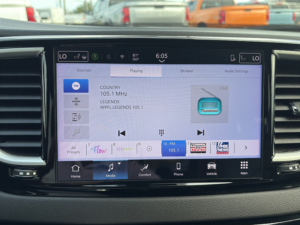 Used 2025 Chrysler Pacifica - photo 25