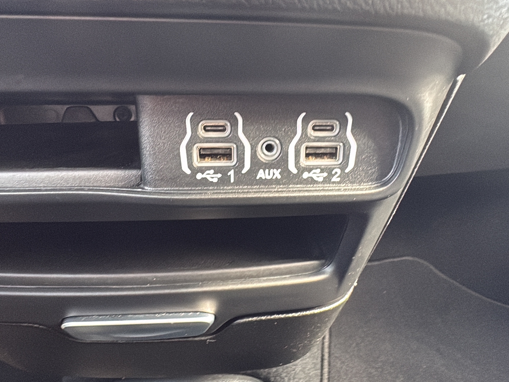Used 2025 Chrysler Pacifica - photo 29