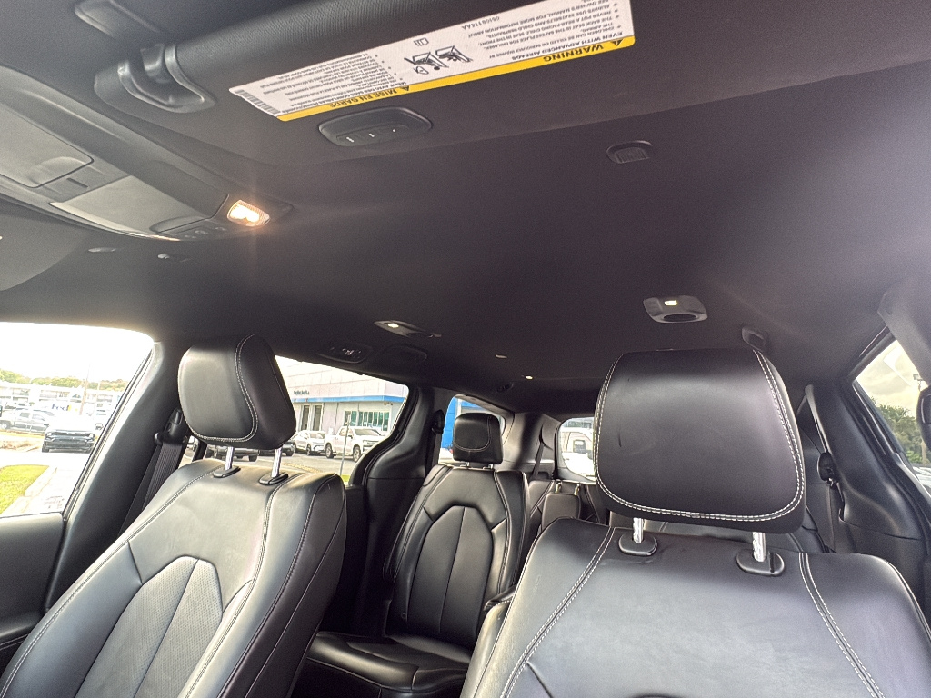 Used 2025 Chrysler Pacifica - photo 31