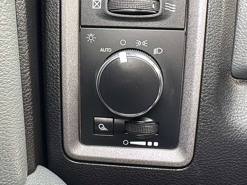 Used 2018 Ram 1500 - photo 21