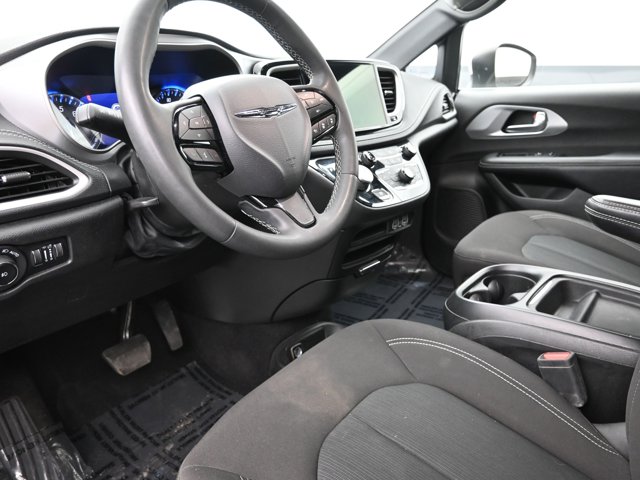 Used 2023 Chrysler Pacifica - photo 11