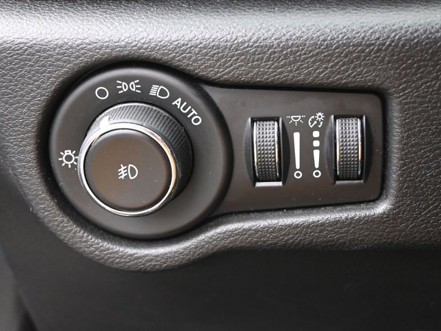Used 2023 Chrysler Pacifica - photo 13