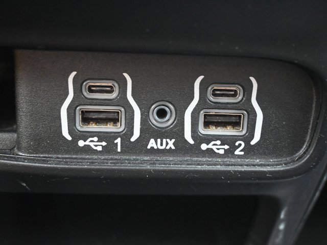 Used 2023 Chrysler Pacifica - photo 19