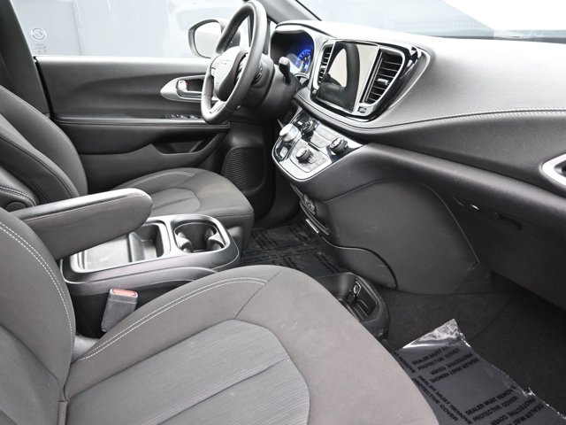 Used 2023 Chrysler Pacifica - photo 24