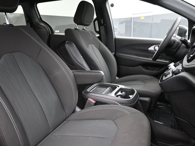 Used 2023 Chrysler Pacifica - photo 25