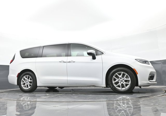 Used 2023 Chrysler Pacifica - photo 38