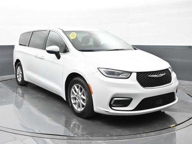 Used 2023 Chrysler Pacifica - photo 8