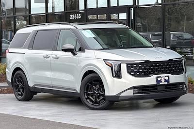 Used 2025 Kia Carnival - photo 1