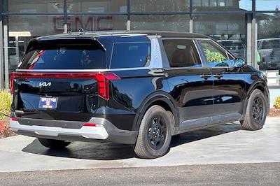 Used 2025 Kia Carnival - photo 1