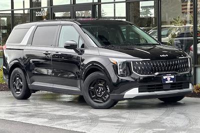 Used 2025 Kia Carnival - photo 1