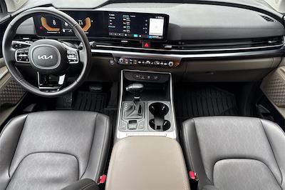 Used 2025 Kia Carnival - photo 1