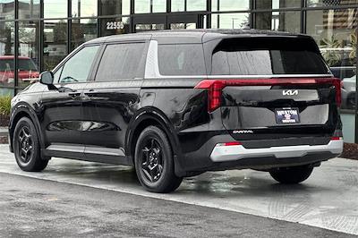 Used 2025 Kia Carnival - photo 1