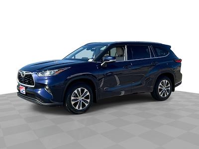 Used 2020 Toyota Highlander - photo 1