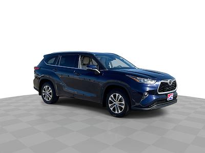 Used 2020 Toyota Highlander - photo 1