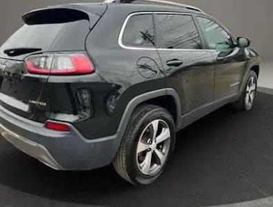 Used 2019 Jeep Cherokee - photo 1