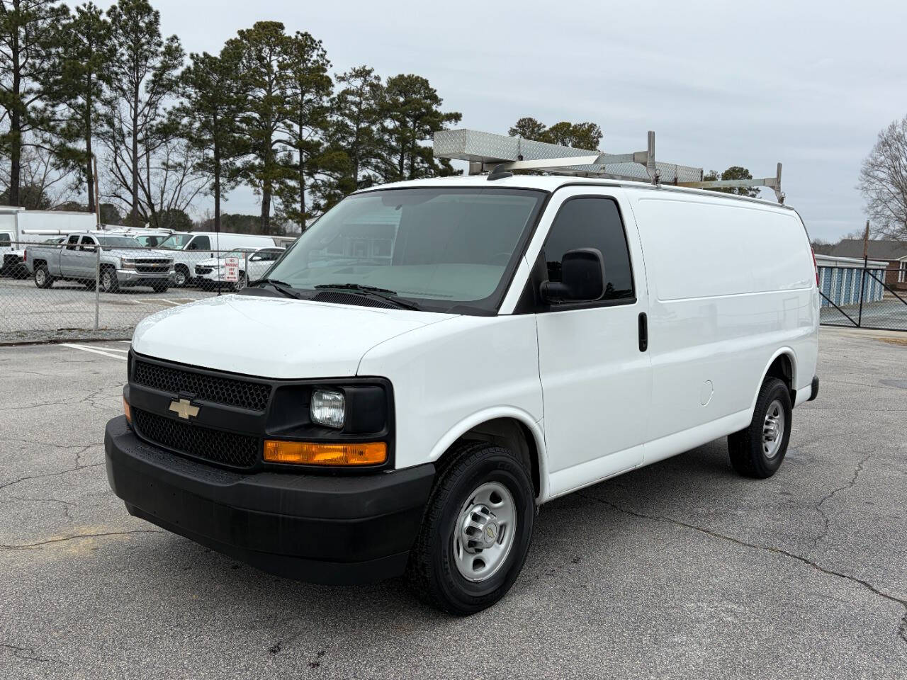 Used 2017 Chevrolet Express 2500 - photo 6