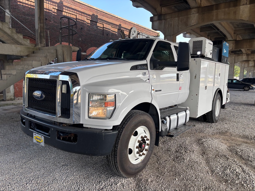 2016 Ford F-750 photo 3