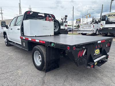 2022 Chevrolet Silverado 3500 Crew Cab 4WD Flatbed Truck for sale #15816 - photo 2