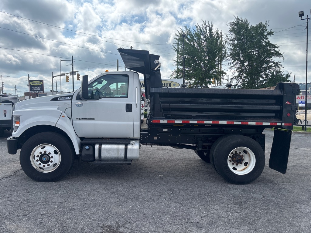 2019 Ford F-750 SuperCab photo 2