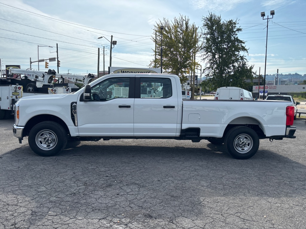 2023 Ford F-350 photo 3