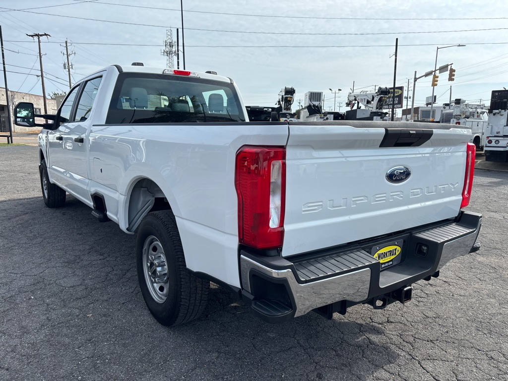 2023 Ford F-350 photo 2
