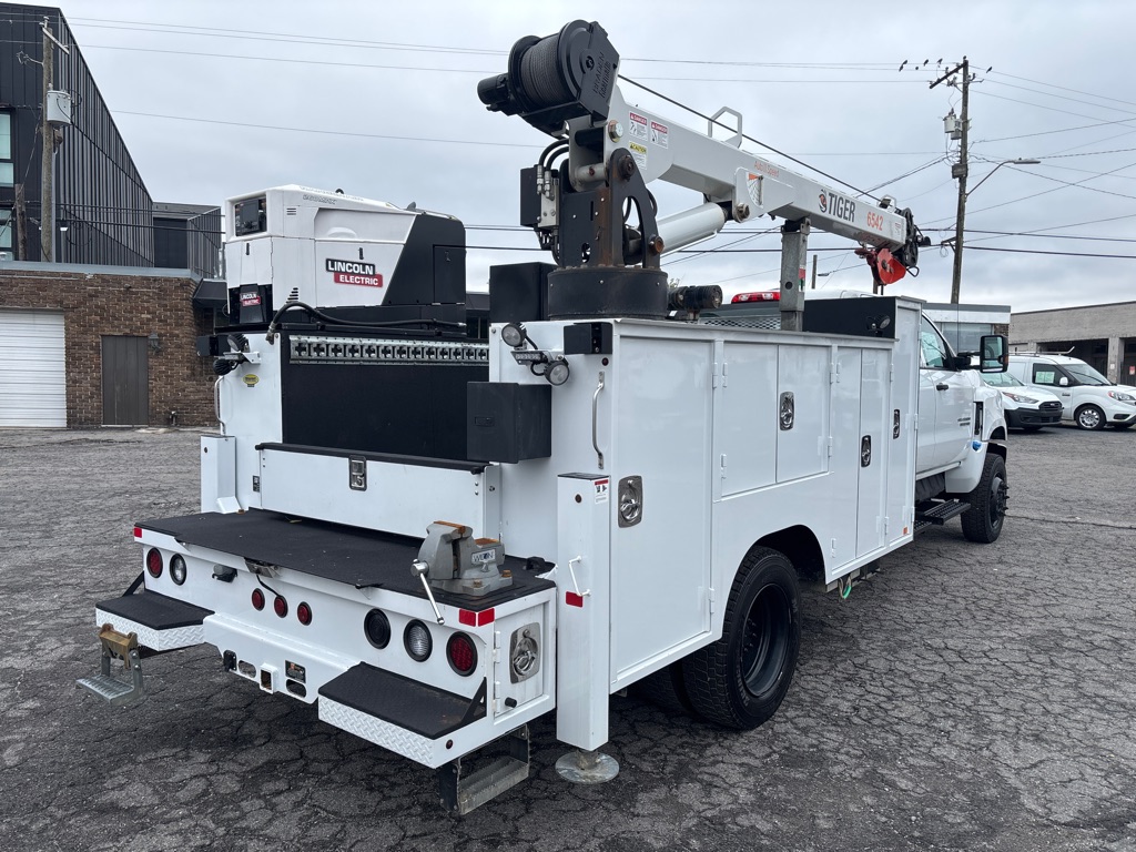 2022 Chevrolet Silverado 5500HD photo 2