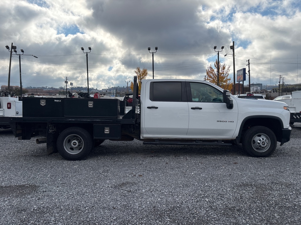 2023 Chevrolet Silverado 3500HD photo 2